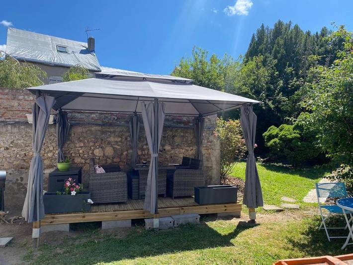 Location de vacances pour 2 personnes, avec jardin à Creuzier-le-Vieux