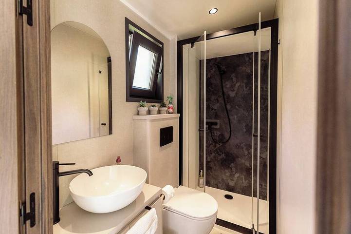 Chic Tiny House with Garden - Between Aix and Marseille in Bouc-Bel-Air, Mittelmeerküste (Frankreich)