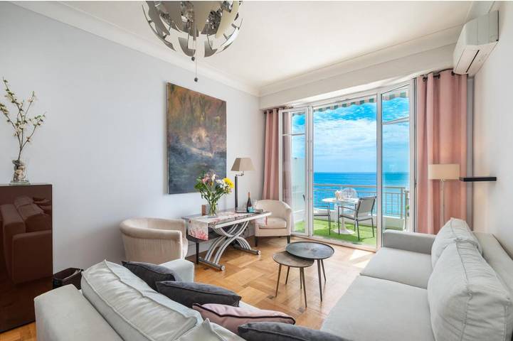 Gîte pour 4 personnes, avec Balcon ainsi que Terrasse et Vue dans Plage Fabron Bambou Nice