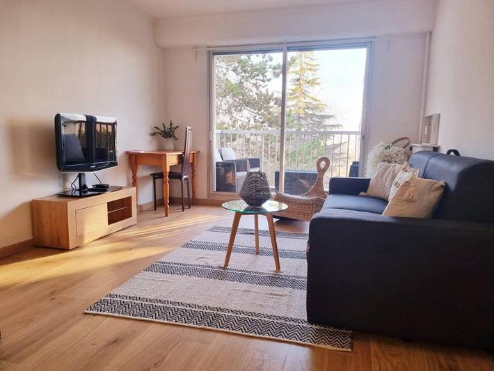 Gîte pour 6 personnes, avec Balcon ainsi que Terrasse et Piscine à Bougival