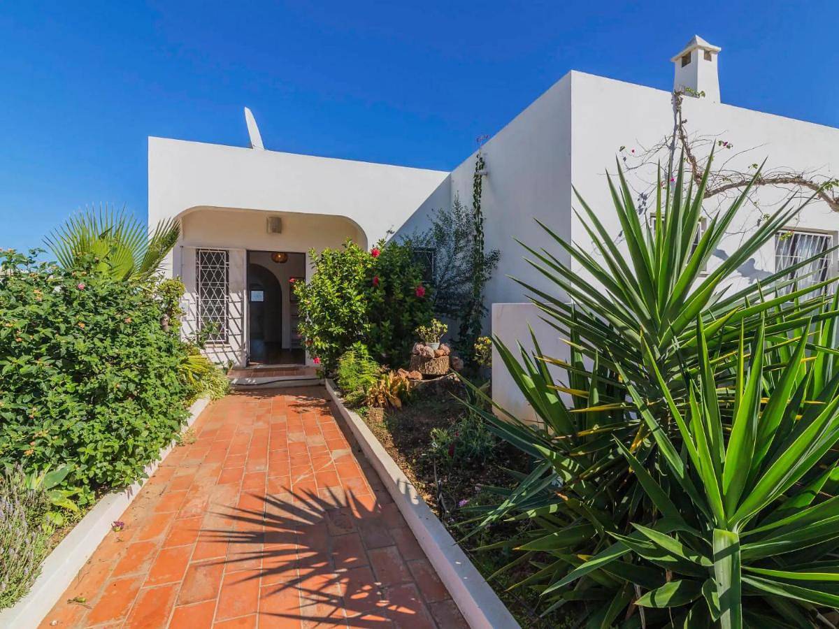 Five-Bedroom House in Altura, Distrito de Faro