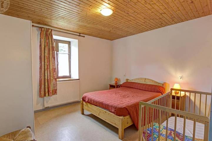 Charming cottage for 11 with pets allowed and wood stove, Livradois-Forez in Gumières, Montbrison