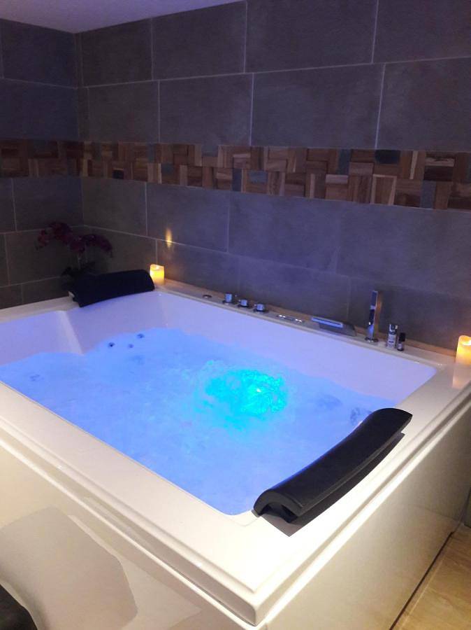 Gîte pour 2 personnes, avec jardin et jacuzzi à Saint-André-d'Hébertot