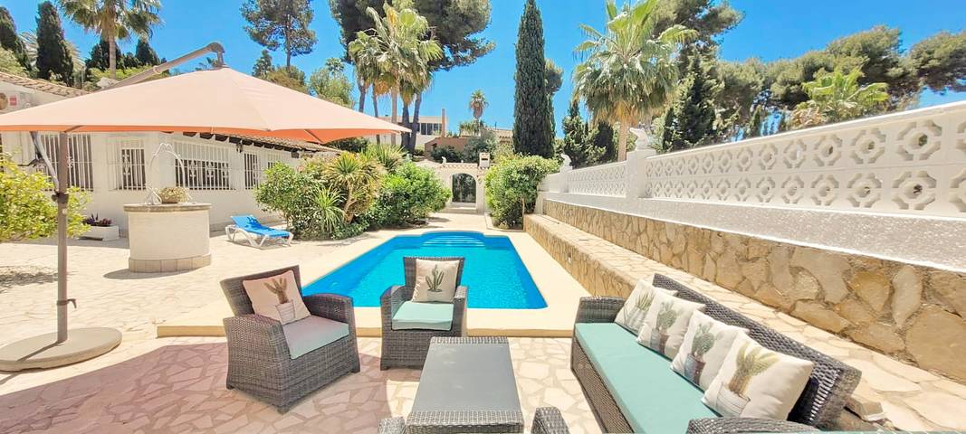 Gîte pour 8 personnes, avec piscine et terrasse, adapté aux familles à Teulada - 2