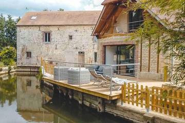 Gîte pour 14 personnes, avec jardin ainsi que jacuzzi et balcon dans Neuilly-le-Bisson