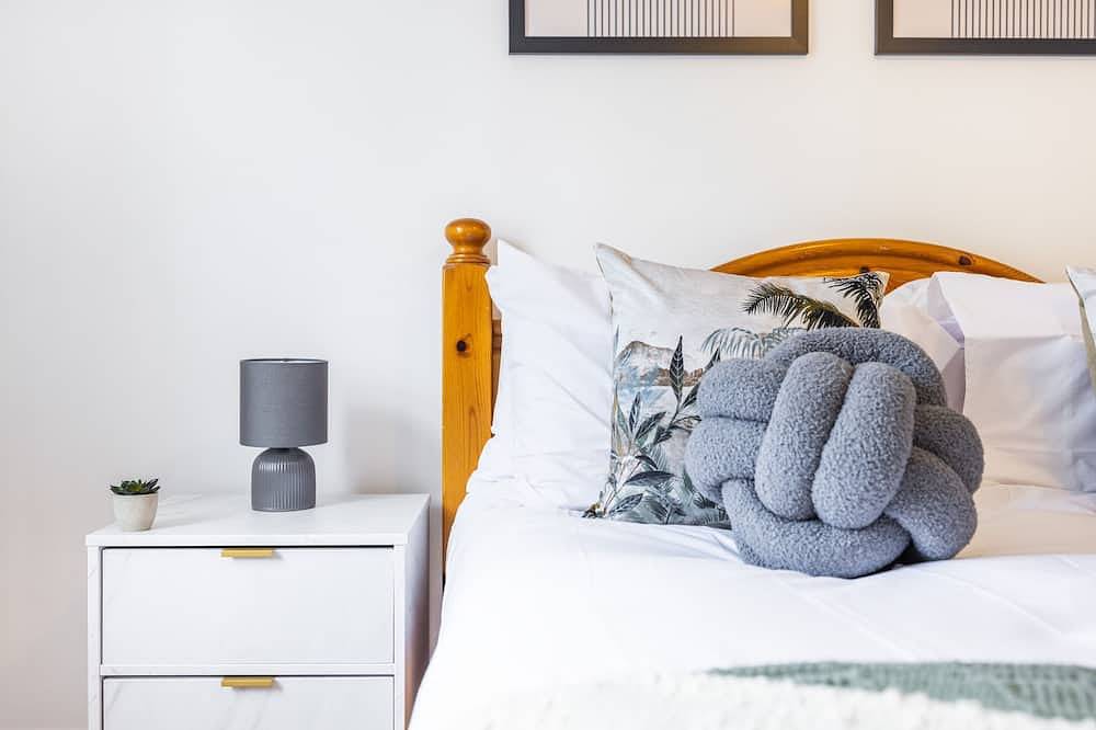 Entire apartment, Spacious 3 Bedroom Home  - Near Heathrow/Windsor in Slough, Berkshire