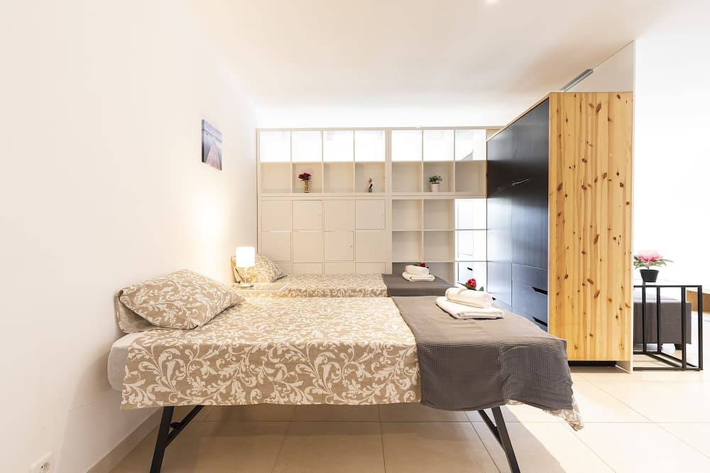 Entire apartment, Cozy studio in 15 mins from the center in Barcelona, Barcelonès