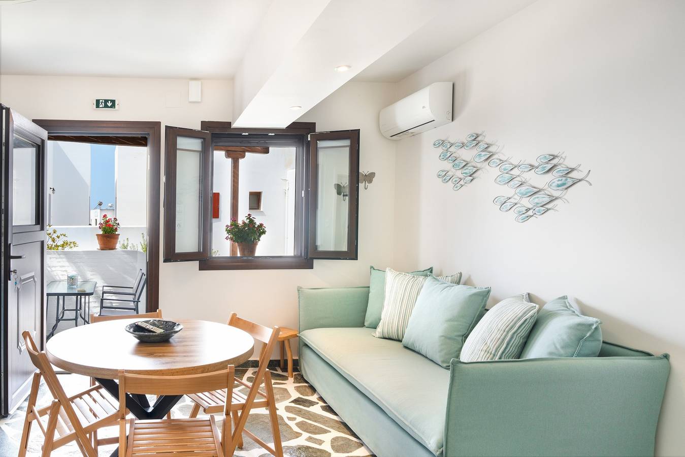 Entire apartment, Apartment 'Stella's Studio' with Shared Terrace, Wi-Fi and Air Conditioning in Syros