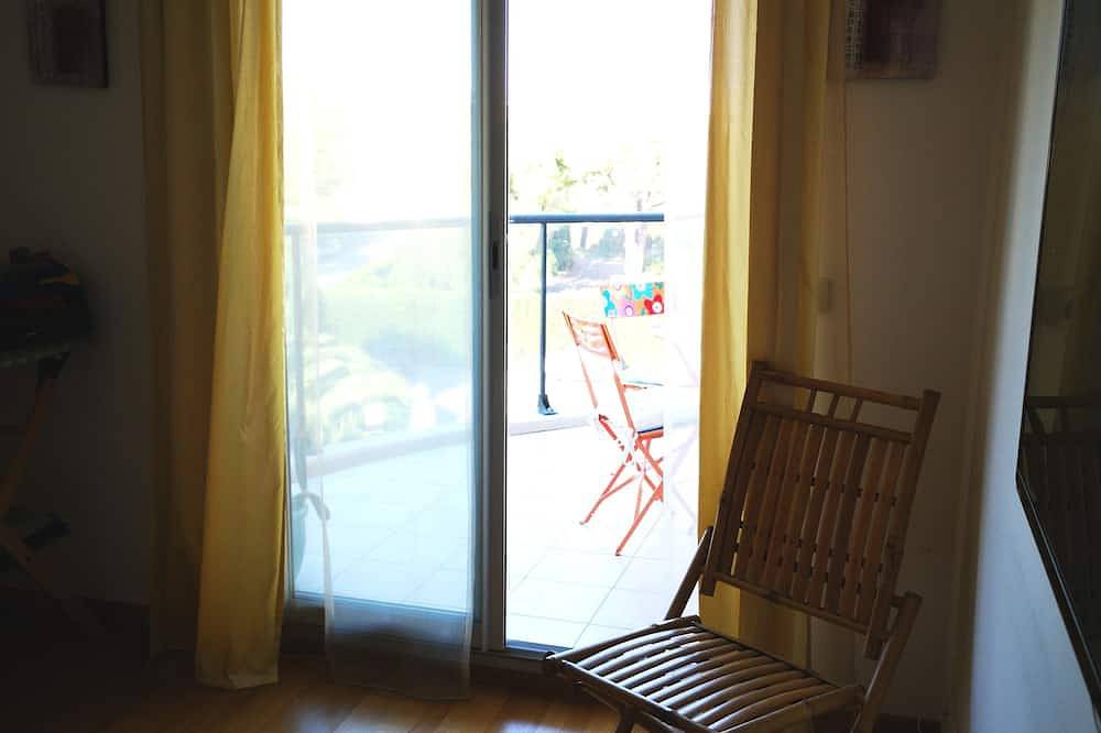 Apartamento entero, Cagnes sur Mer Côte d'Azur terraza frente al mar piscina en el estacionamiento del parque in Cros de Cagnes, Cagnes-sur-Mer