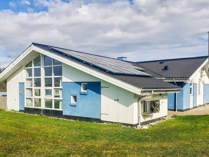 Ferienhaus für 12 Personen, mit Sauna und Terrasse sowie Whirlpool und Pool, kinderfreundlich in Kærgården