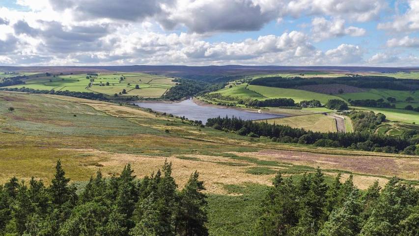 Lodge for 4 people, with Hot tub and Garden as well as View in 