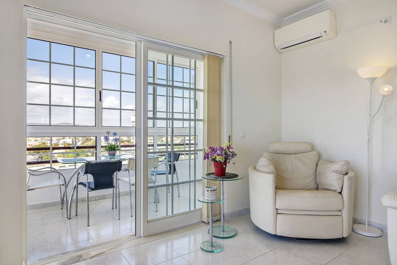 Apartamento vacacional 'Com Vista Panorámica' con vistas al mar, Wi-Fi y aire acondicionado in Quarteira, Distrito de Faro