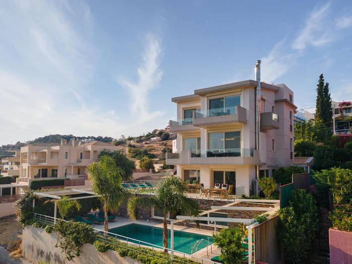 Location de vacances pour 18 personnes, avec terrasse et piscine dans Anavissos