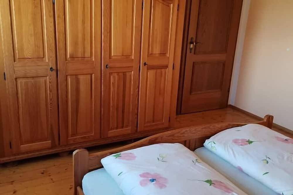 Ganze Wohnung, Ruhige Ferienwohnung (100 qm) mit sonniger Terrasse in Thanstein, Naturpark Oberpfälzer Wald