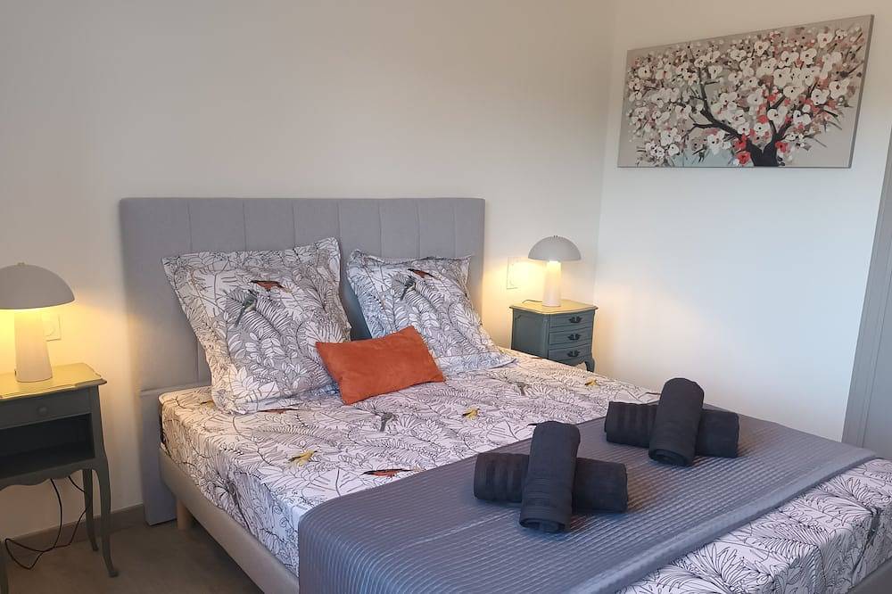 Villa 12 pers, air-conditioned, 4x10 pool, poolhouse, in the countryside but not isolated. in Orange, Vaucluse