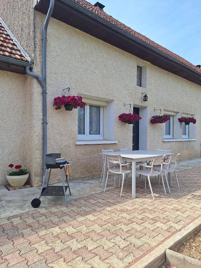 Location de vacances pour 4 personnes, avec Terrasse et Jardin dans Lechâtelet