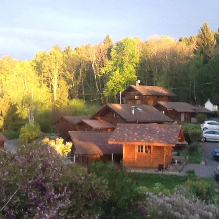 Location de vacances pour 3 personnes, avec vue et jardin ainsi que terrasse et vue sur le lac à Neuvecelle