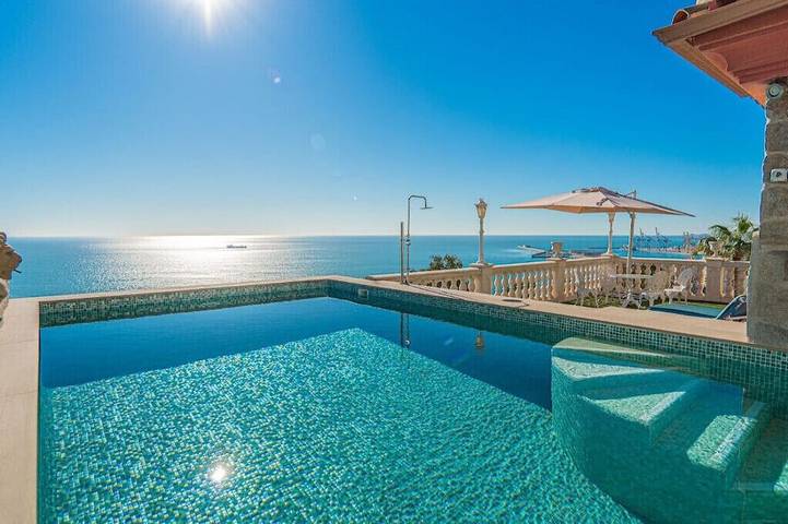 Villa für 9 Personen, mit Garten und Terrasse in Malaga