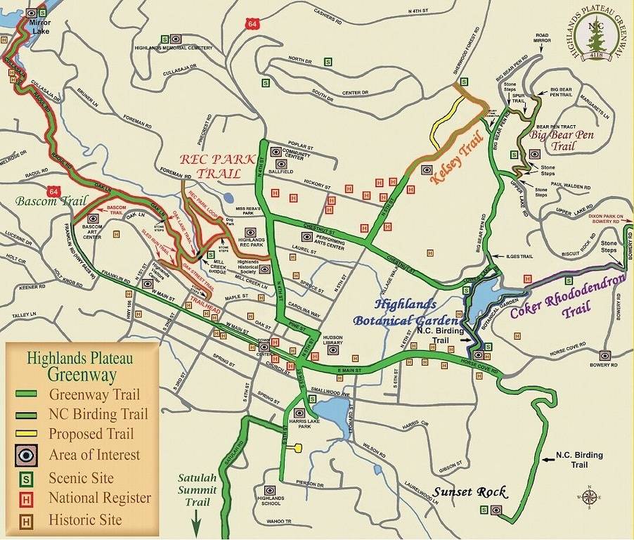 Walk to town,covered deck dining,wood-burning fireplace in Highlands (NC), Macon County