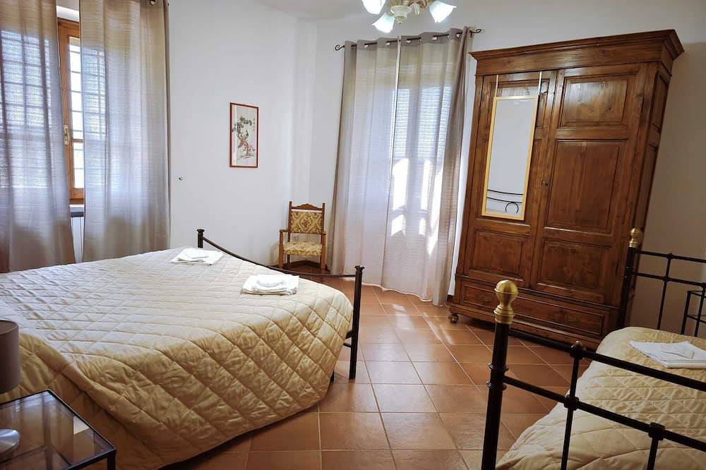 Ganze Wohnung, Caserinzio farmhouse - Girasole panoramic view with pool in Avigliano Umbro, Terni Provinz