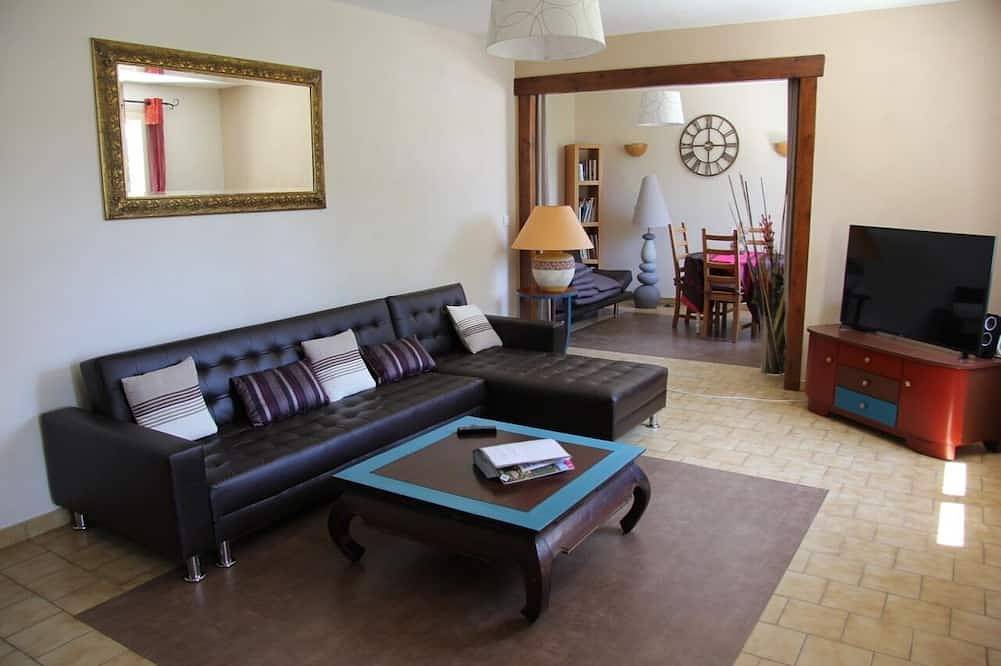 Air-conditioned villa with private swimming pool, South Ardèche, 5 minutes from the heart of the Gorges. in Saint-Alban-Auriolles, Ardèche