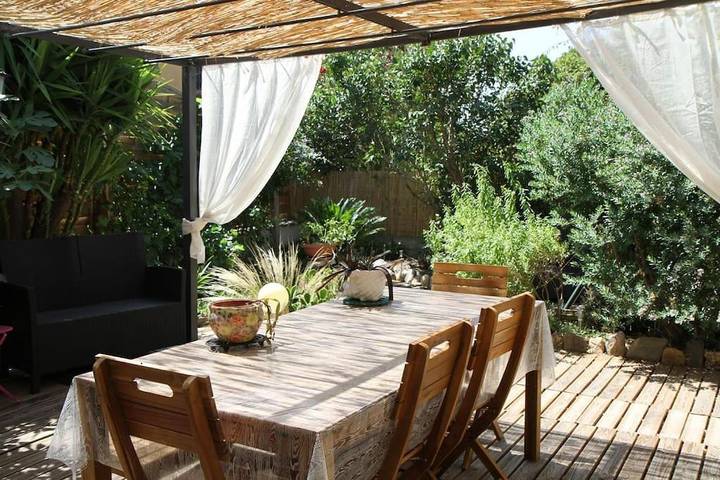 Location de vacances pour 8 personnes, avec jacuzzi et jardin à Thuir