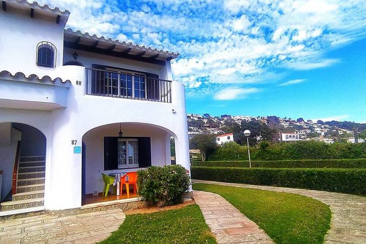 Apartment for 4 people, with pool and garden in Platja Son Bou
