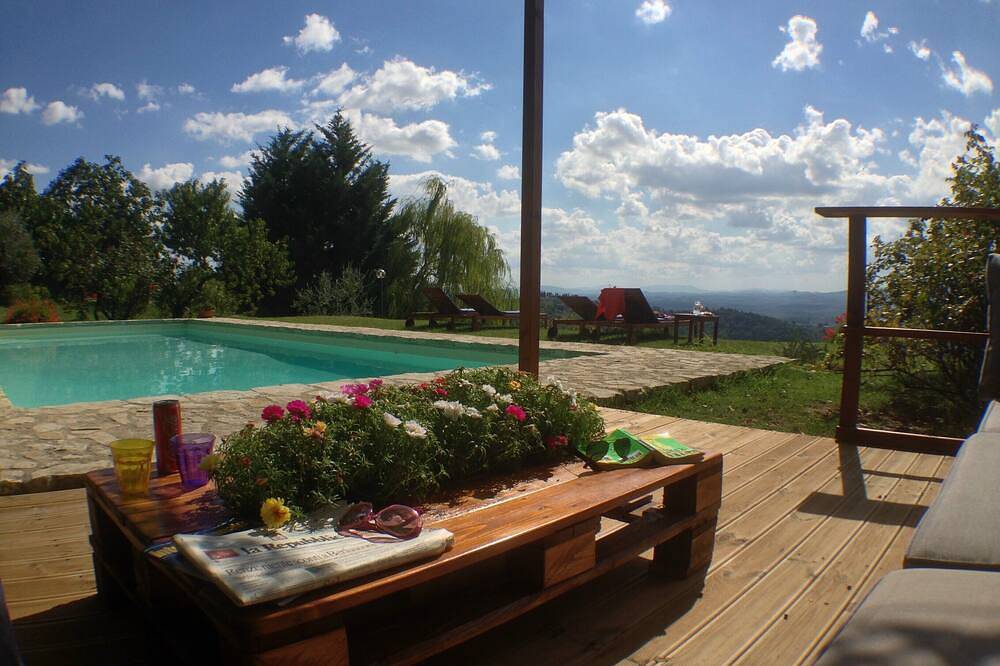 Sustainable Tuscan retreat,organic farm, panoramic views, pool,close to Florence in Fiano, Certaldo