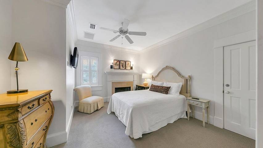 Vacation rental for 22 people, with balcony and pool in Seagrove Beach