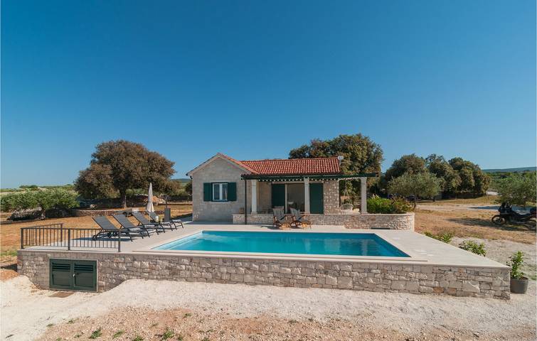Gemütlich, nur 1,5 km vom Strand entfernt: Pool, WLAN, Terrasse und Parkplatz inklusive! in Postira, Brac