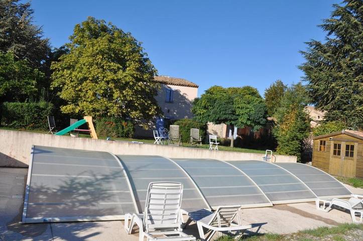 Gîte pour 4 personnes, avec jardin ainsi que terrasse et piscine à Revest-du-Bion - 2