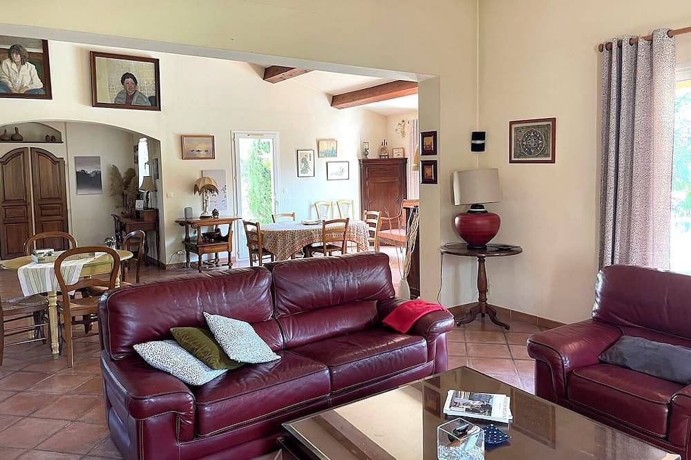 Villa Massada in Saint-Maximin-la-Sainte-Baume, Brignoles region