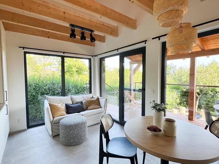 Chalet pour 4 personnes, avec jardin ainsi que piscine et sauna