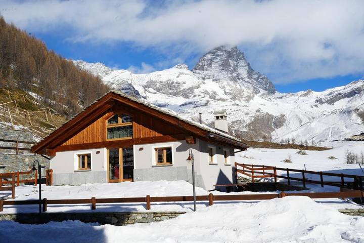 Chalet pour 12 personnes, avec sauna et vue sur le lac ainsi que jardin et vue, adapté aux familles dans Cervinia