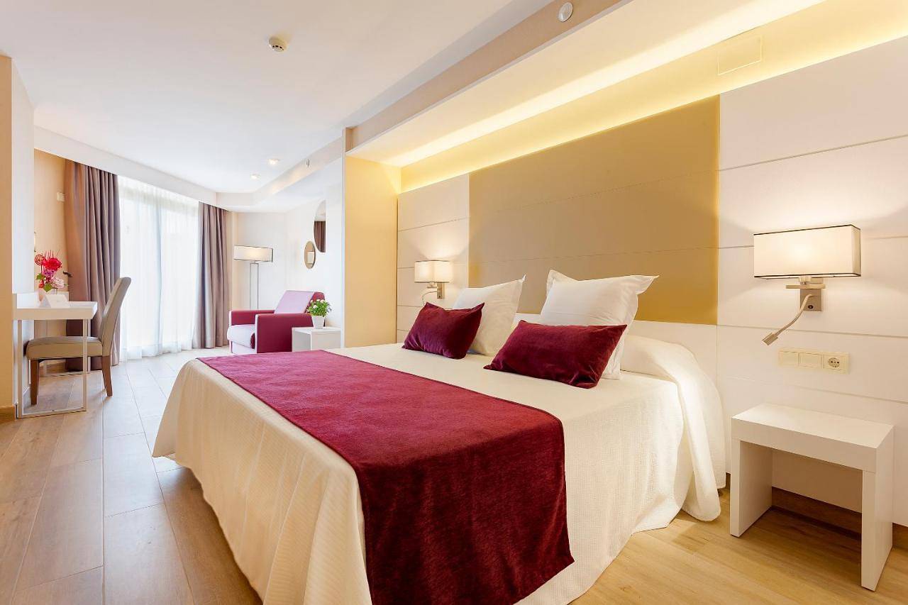 Hotel Beverly Park & Spa in Els Pins Blanes, Blanes