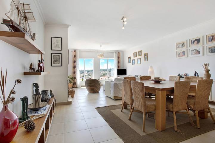 "Villa Carrapateira" con vista sulle montagne, Wi-Fi, giardino e terrazza; Pet-Friendly in Bordeira, Parco naturale del sud-ovest dell'Alentejo e della Costa Vicentina