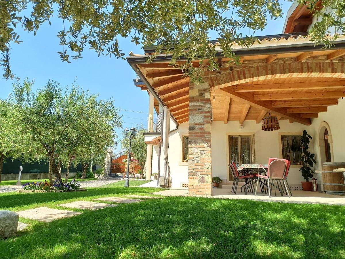 Le Zampolle B & B in Lazise, Gardasee-Berge