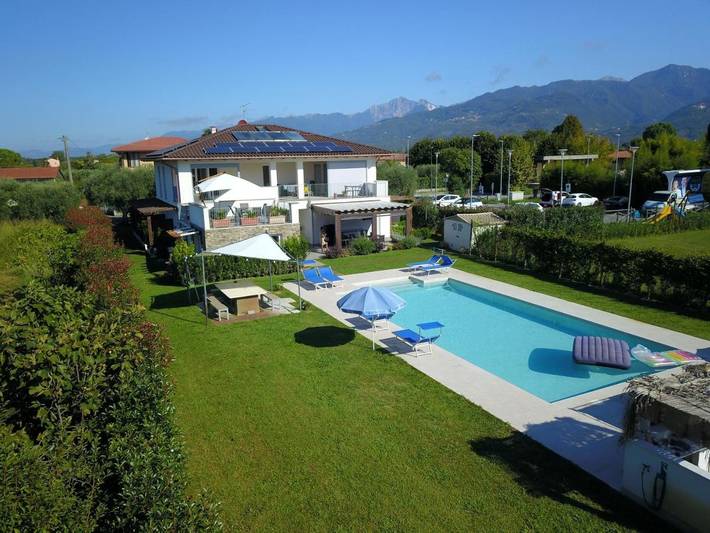 B&b per 3 persone, con Terrazza e Giardino nonché Piscina a Lido di Camaiore