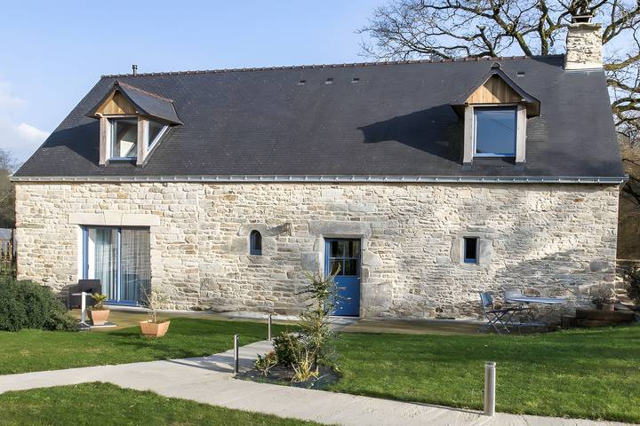 Gîte pour 6 personnes, avec Jardin à Theix