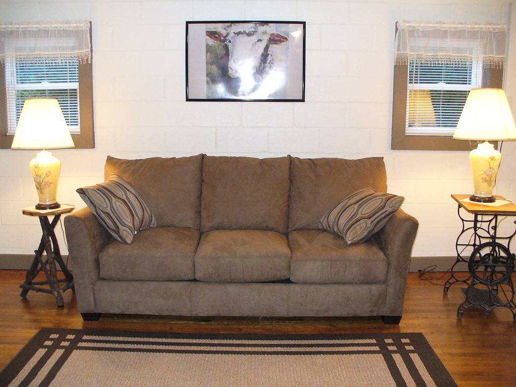 Privat, Gemütliches Ferienhaus schmiegt sich an Peter Berg. in Blue Ridge Mountains