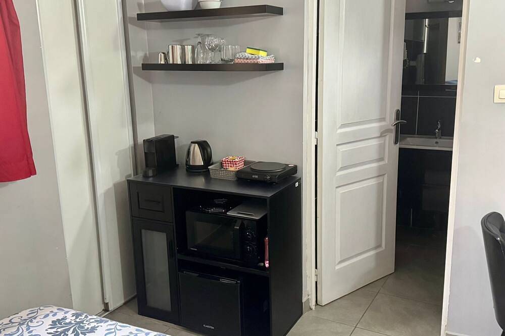 Studiowohnung mit Terrasse - Pool, Tennis, Bouleplatz in Grans, Côte méditerranéenne (France)