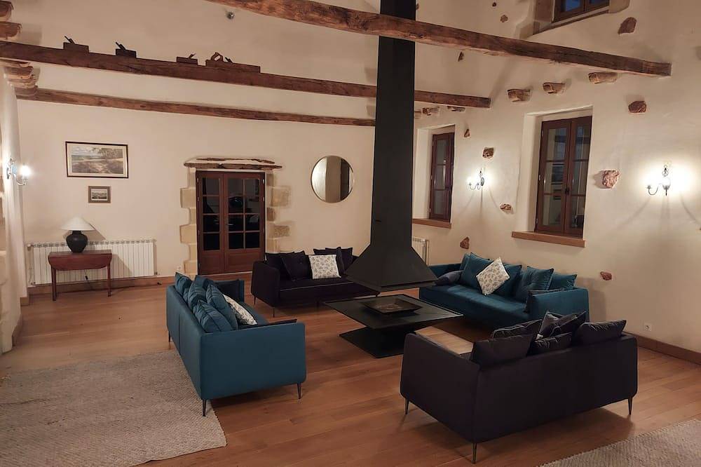 Beautiful Countryside Escape for 10 - 30 Guests- Exclusive Use in Availles-Limouzine, Vienne (France)