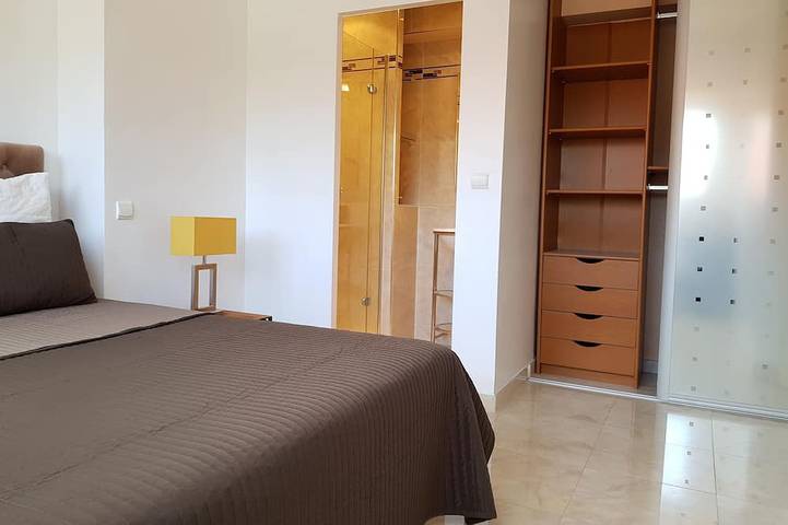 Gîte pour 5 personnes, avec jardin et terrasse, animaux acceptés dans Plage de Saint-Cyr sur Mer Les Lecques - 4