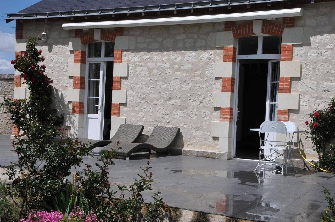 Petite Maison des Roses - Gite 2 Personnes in Brain-sur-Allonnes, Vallée de la Loire