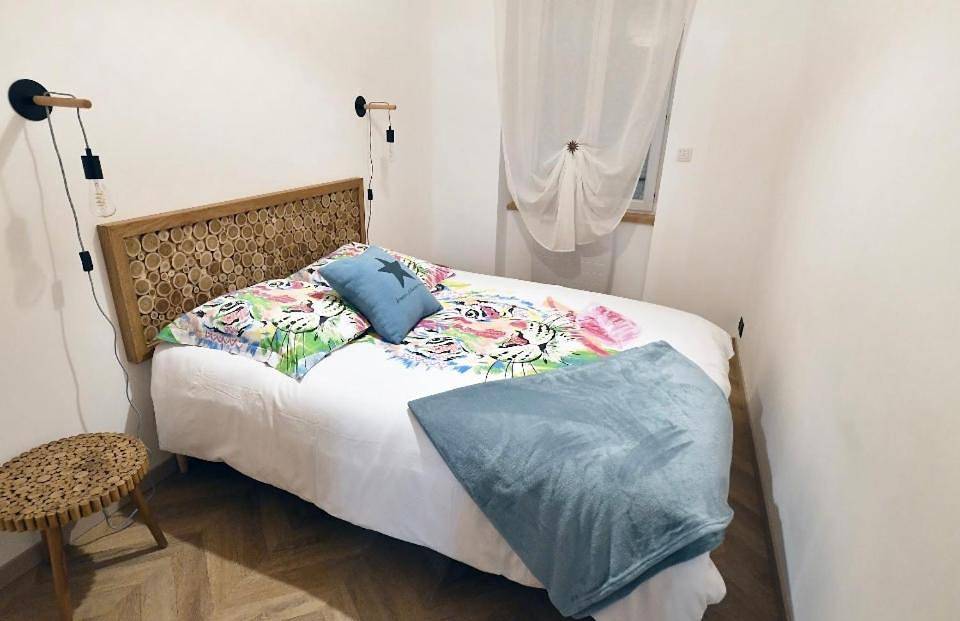Appartement entier, Apartment with Balcony in Bourgoin-Jallieu, Région de La Tour-du-Pin