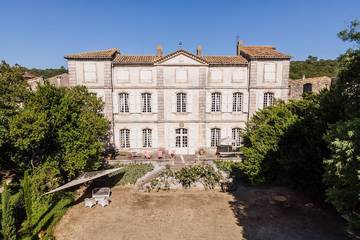 Château pour 21 personnes, avec jardin dans le Gard