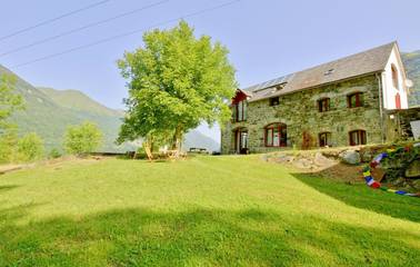 Gîte pour 10 personnes, avec jardin à Luz-Saint-Sauveur