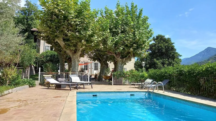Alojamiento y desayuno para 2 personas, con vistas y jardín además de piscina y terraza, Se admiten mascotas - 1