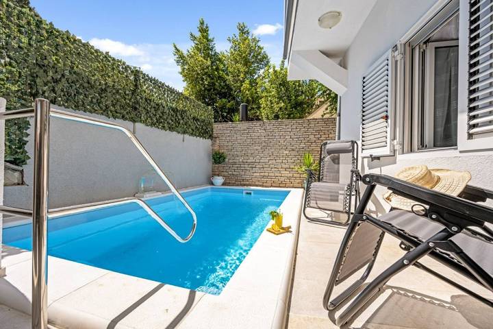 Villa für 8 Personen, mit Meerblick und Balkon/Terrasse sowie Ausblick in Rogoznica
