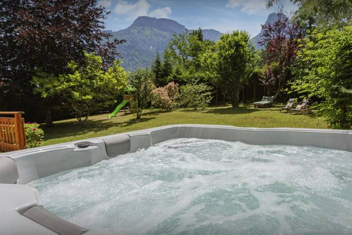 Gîte pour 8 personnes, avec jardin et jacuzzi, adapté aux familles à Alex (Annecy) - 3